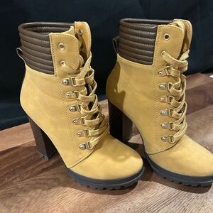 Buckskin Women's Lace Up Boots with Chunky Heel, Justfab Shandees, Size 6.